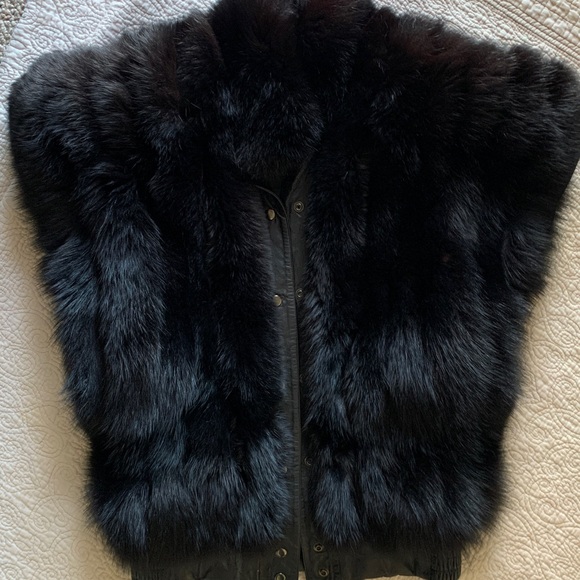 VINTAGE FINLAND FOX FUR BLACK WITH DETACHABLE LEATHER SLEEVES BOMBER VEST - Picture 2 of 15